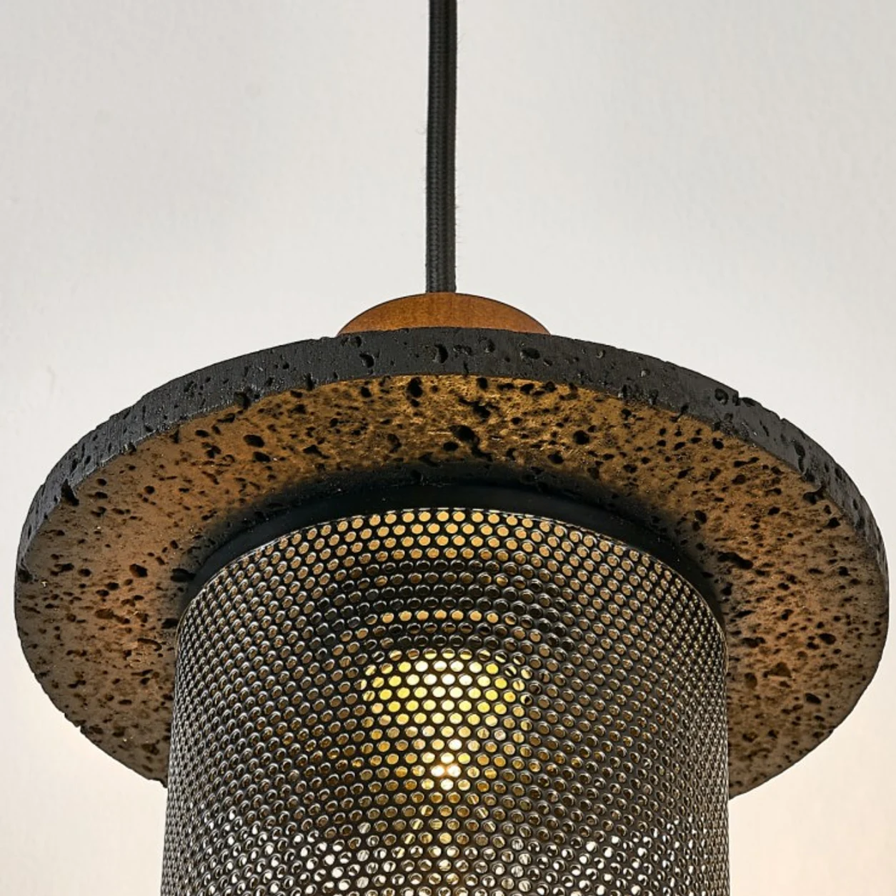 Close detail of the woven shade rim texture